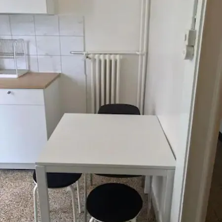 Chambre Chuv Avec 1 Salle De Bain Et 1 Cuisine 洛桑
