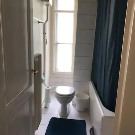 Chambre Chuv Avec 1 Salle De Bain Et 1 Cuisine Guest house *