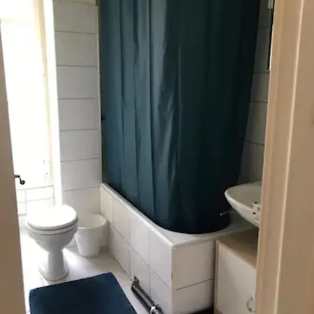 Chambre Chuv Avec 1 Salle De Bain Et 1 Cuisine 洛桑
