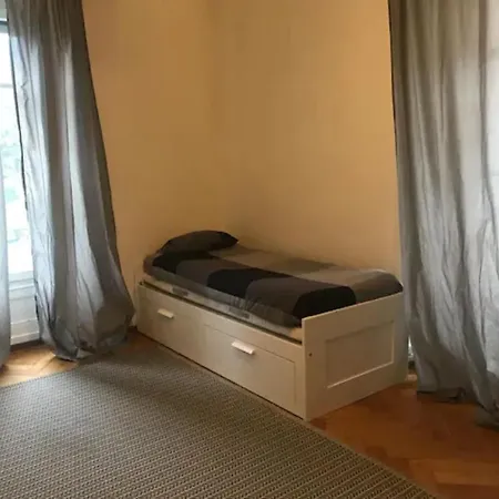 Chambre Chuv Avec 1 Salle De Bain Et 1 Cuisine 招待所 洛桑